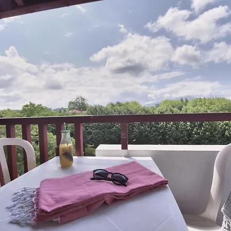 Pierre & Eguzki מלון דירות