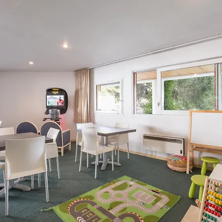 Pierre & Eguzki מלון דירות 3*